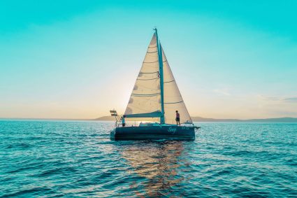 Daily Sailing Tour from 9.00 - 17.00h